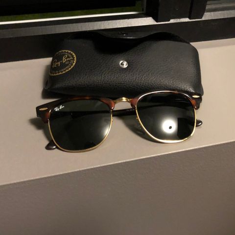 Pent og lite brukt ray ban clubmaster solbriller