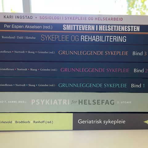Bøker til sykepleie. Kan leveres i Oslo.