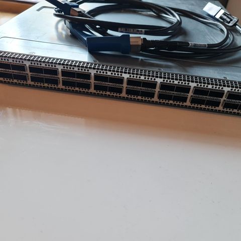 100 Gbit Switch + 2 x QSFP28 DAC