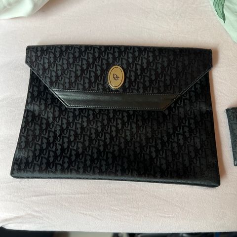 Vintage Dior clutch veske og nøkkelring holder