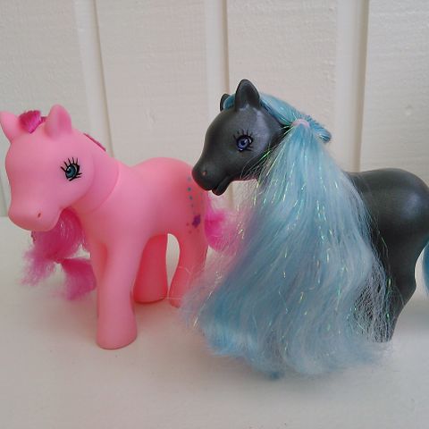 2 søte "My little Pony" liknende hester, selges samlet.