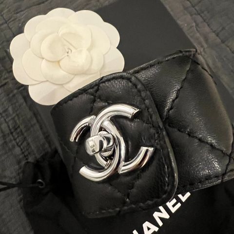 Chanel Cuff / bracelet i lambskin str. 23x5