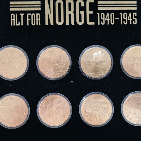 Det norske myntverket - Alt for Norge 1940-45 - minnemedaljer. Gullbelagt.