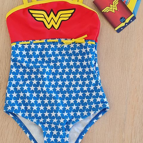 Ny Wonder Woman badedrakt fra Zoggs str 18 mnd