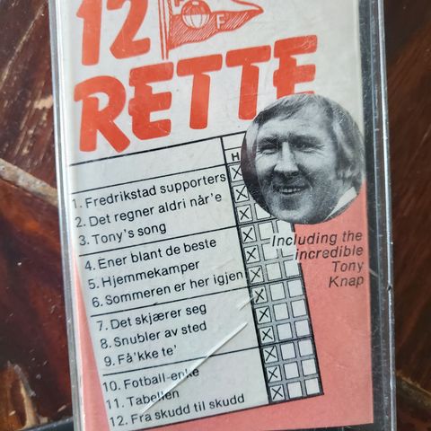 12 Rette Med Fredrikstad Fotballklubb 1982 Kassett
