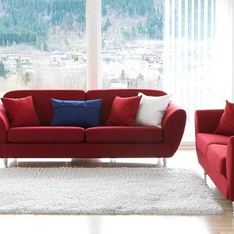 Violante, Rød Alcamo soft. Sjelden fin Sofa i veldig god stand.