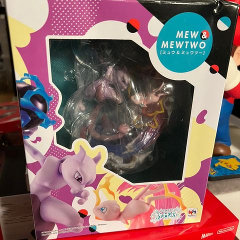 megahouse mew and mewtwo fight figure