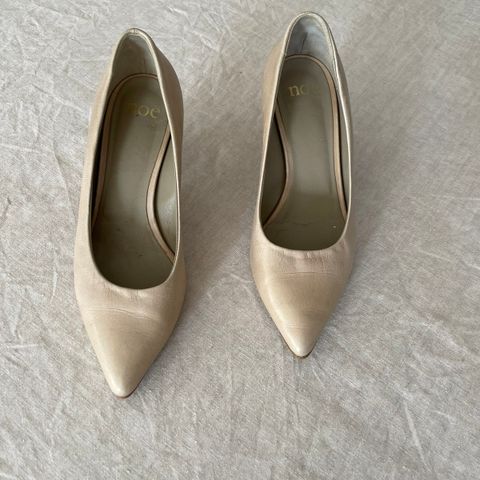 Beige pumps fra Noe