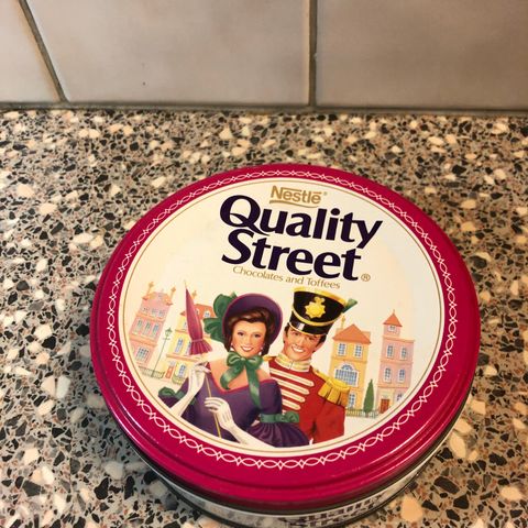 Eldre Nestle Quality Street sjokoladeboks retro
