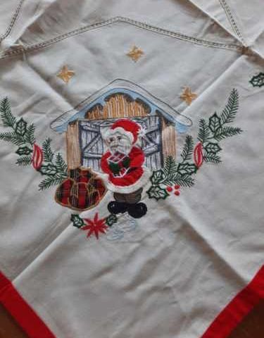 Brodert Duk Jul 82x83 cm - Sender gjerne!