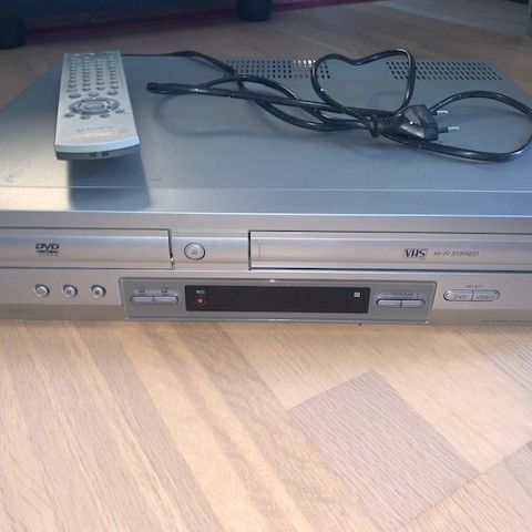 Sony SLV-D910 -Kombi VHS og DVD SPILLER -VPS/PDC NICAM