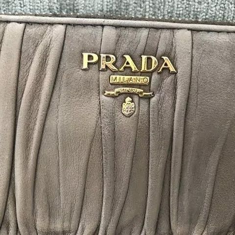 Prada Lommebok selges.