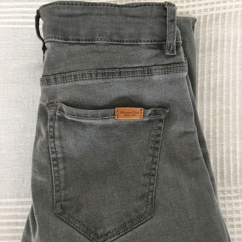 Grå jeans fra Massimo Dutti str 34