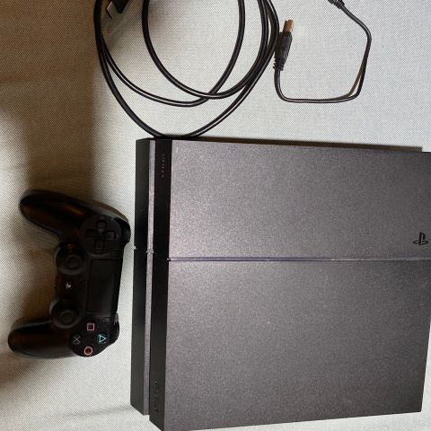 Strøken PlayStation 4 1TB JETBLACK med eske