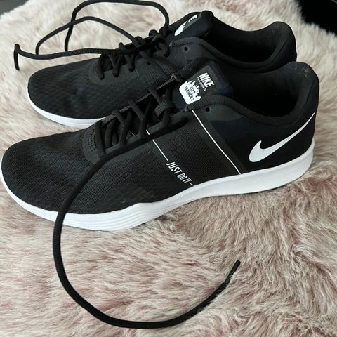 Sko , Nike  City trainer 2