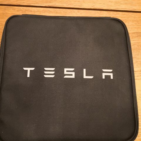 Splitter ny Tesla UMC ladekabel er til salgs