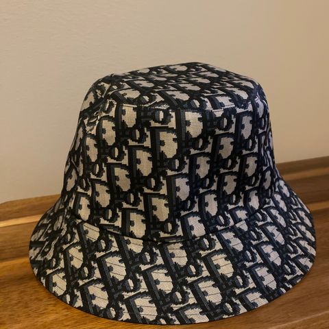 Dior bucket hat i marineblå oblique str 56