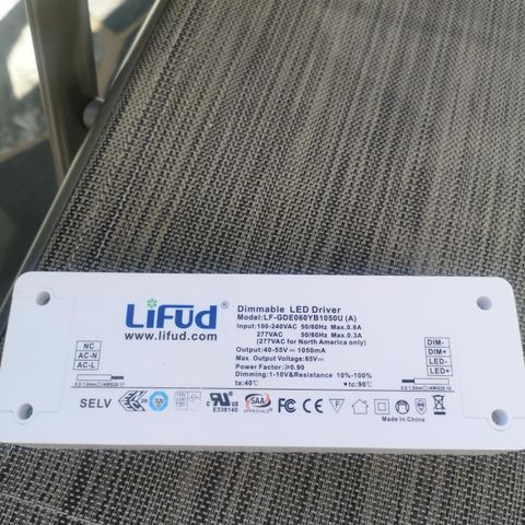 Lifud dimbar led driver 65 v og 1050 mA