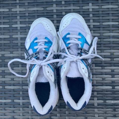 Fint brukt Asics sko str. 35.5