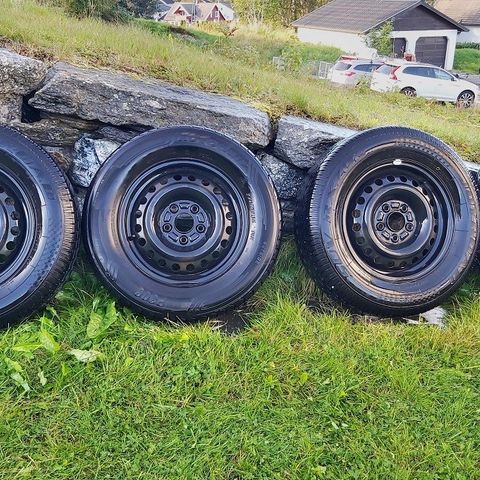 205/70/R15 sommerdekk DOT 2018 selges ! 5x114.3 boltsirkel Honda felger !