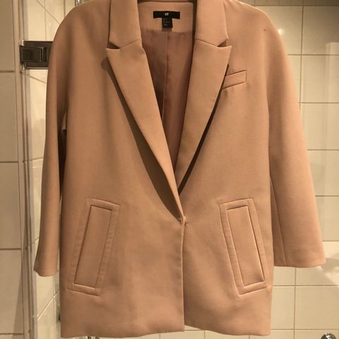 Blazer fra H&M, Pent brukt, oversized.