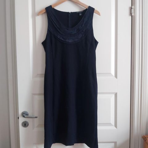 BANANA REPUBLIC. 59% ULL kjole. KAFTAN. Mørkeblå. Mørk blå.