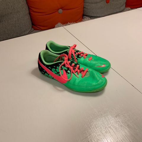 Nike fotballsko/gymsko (Str. 38,5)