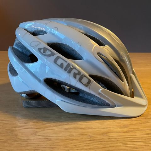 Giro sykkel hjelm