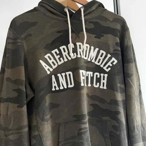 Ny pris!! Abercrombie & Fitch genser selges billig!!