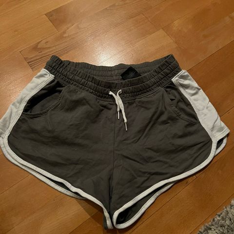 Pent brukt grå shorts fra HM str 158 s 12-13 år