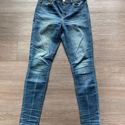 Levis High Rise Skinny W26 L32