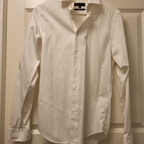 Pent brukt hvit skjorte Dressmann, small str 37/38. Slim Fit.