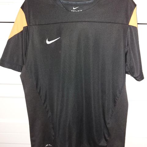 Nike treningstshorte str 147-158