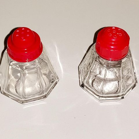 RETRO SALT OG PEPPERDRØSSE I GLASS.MADE IN FRANCE.