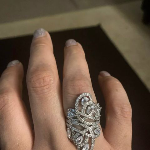 Som ny vakkert elegant ring . Prisen kan diskuteres