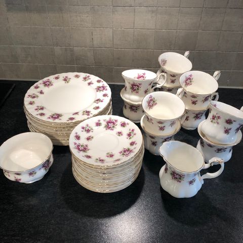 Royal Albert sweet violets bone China