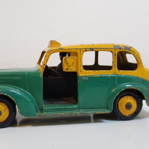 Austin FX3 Taxi. Dinky Toys No. 254. Made in England 1956-1959