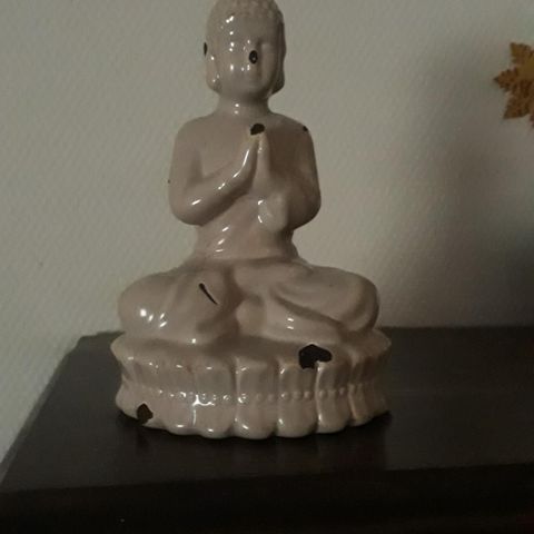 Praying Buddha beige 19 cm