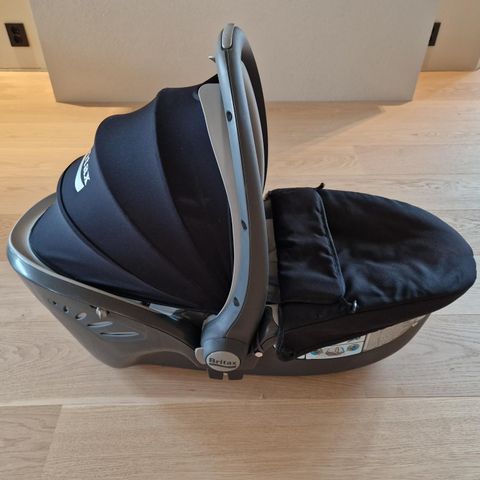 På biltur med baby ?  Selger Britax baby-safe sleeper