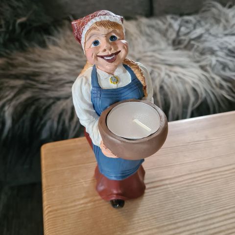 Figur Figaro / julefigur / julepynt - dame i baksteklær