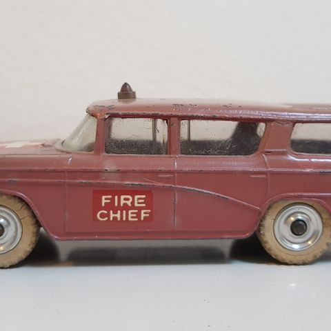 Nash Rambler Fire Chief Car. Dinky Toys No. 257. Made in England 1960-1969