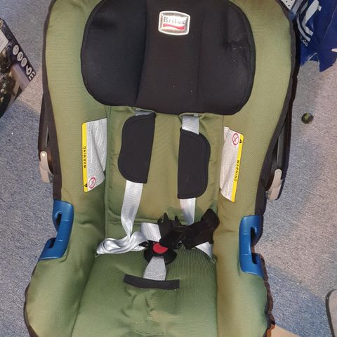 Barnebilsete Britax Römer Baby-Safe Pluss SHR-II BX med base Isofix.