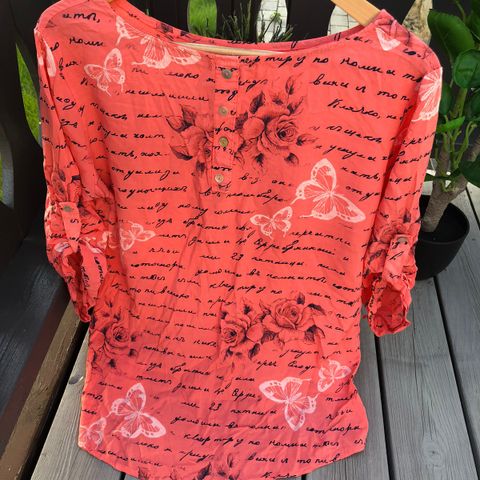 Butterfly bluse fra Massimo str S men passer om du er M