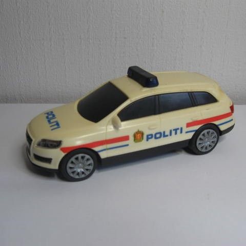 Audi - politi - plast - falmet hvit farge - 14 cm. Se bilder!