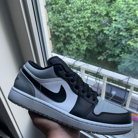 Jordan 1 Low Shadow