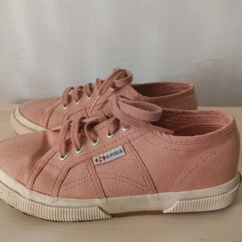 Superga str. 32