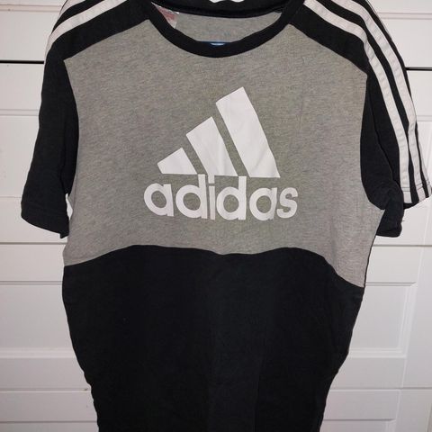 Adidas tshorte