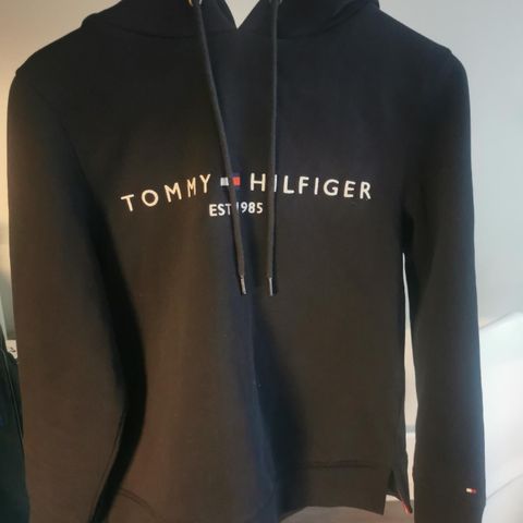 Kul Tommy Hilfiger Hettegenser og bluse