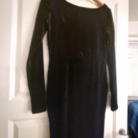 Black velvet dress /kjole warehouse