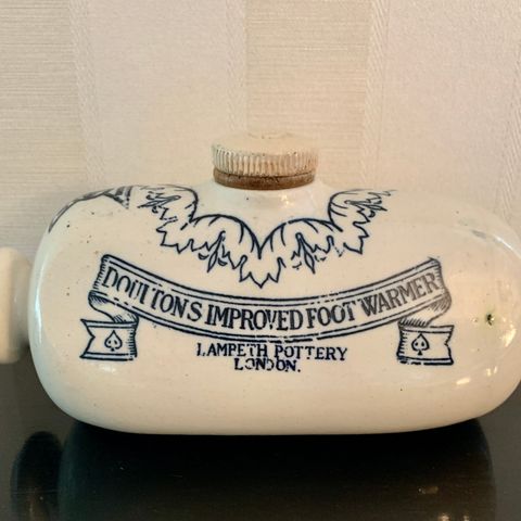 Gammel tøff «Doulton Improved Foot Warmer»  Lambeth Pottery, London.